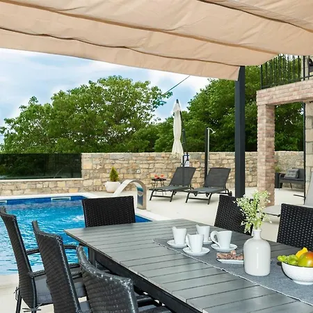 Stone Didovi Snovi With Heated Pool *