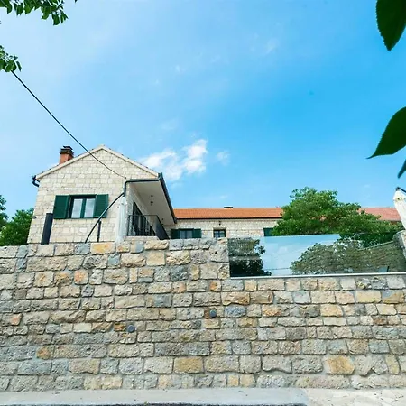 Вилла Stone Didovi Snovi With Heated Pool