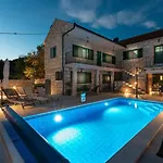 Stone Didovi Snovi With Heated Pool فيلة Lisane Ostrovicke